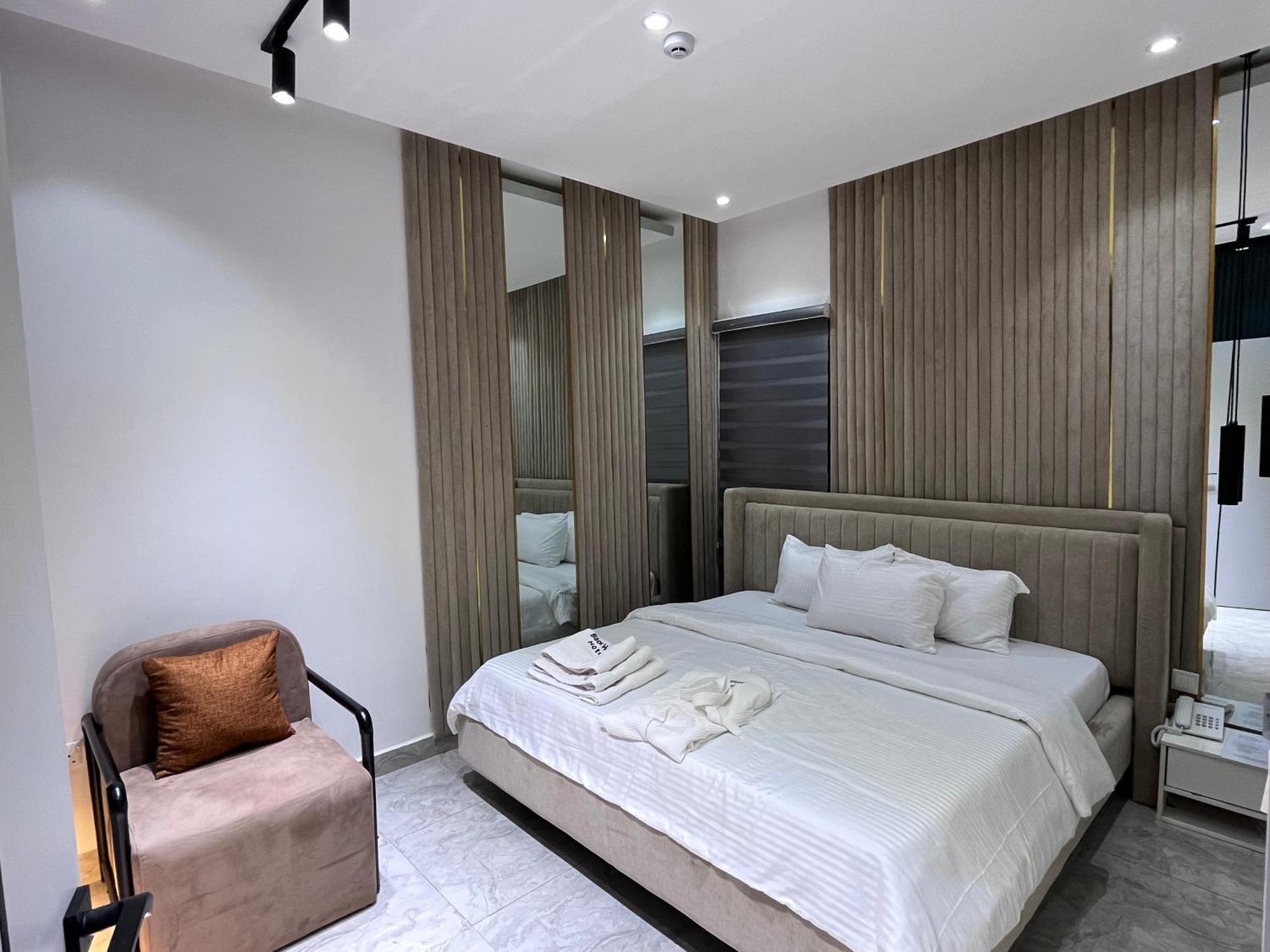 Blackwood Hotels Ikeja Exterior photo