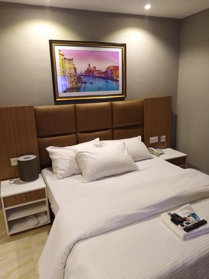 Blackwood Hotels Ikeja Exterior photo